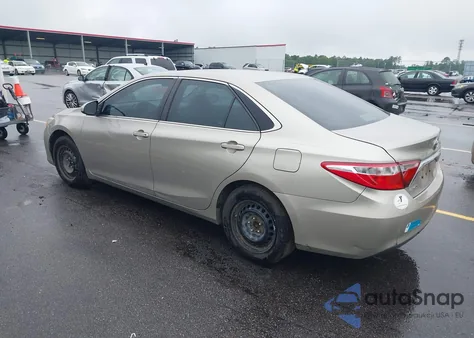 2016 Toyota Camry Le/Se/Xle/Xse z USA, uszkodzony, nr VIN 4T1BF1FK2GU503548